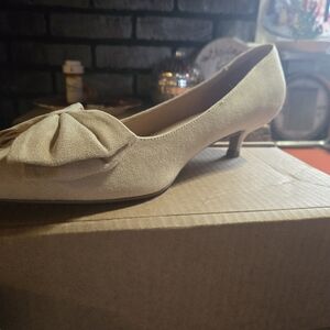 Journee Collection Cream Bow Heels